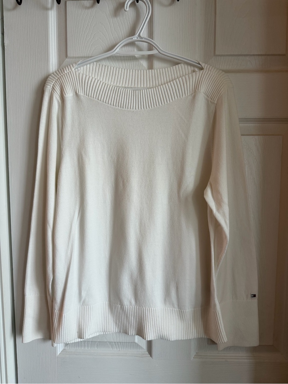 Tommy Hilfiger Cream Boatneck Sweater - Size Large (Like New)